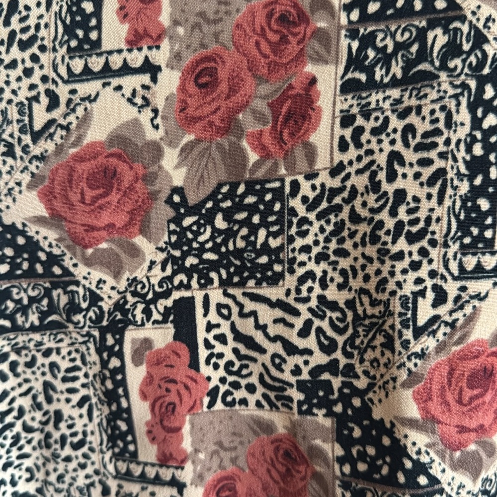 Vintage Patterned Button-Up Shirt - Picture 5 of 8